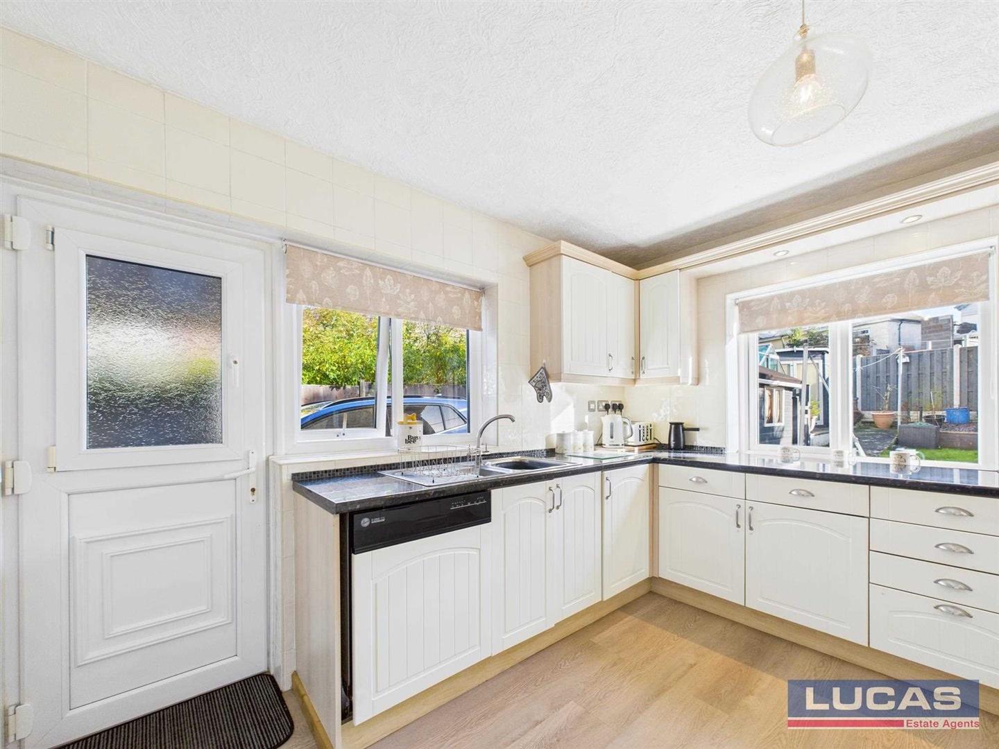 24 Lon Y Wennol, Llanfairpwll